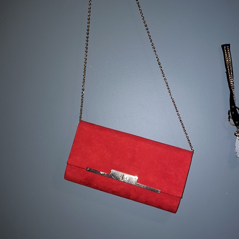 Basic red clutch